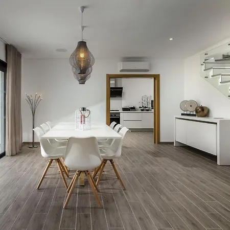 Elegant With Pool By Homing * Almancil