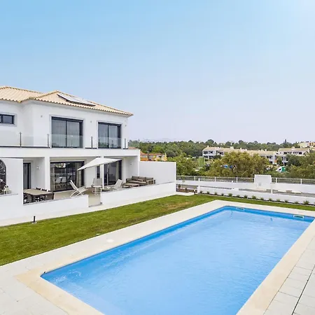 Σπίτι διακοπών Elegant With Pool By Homing